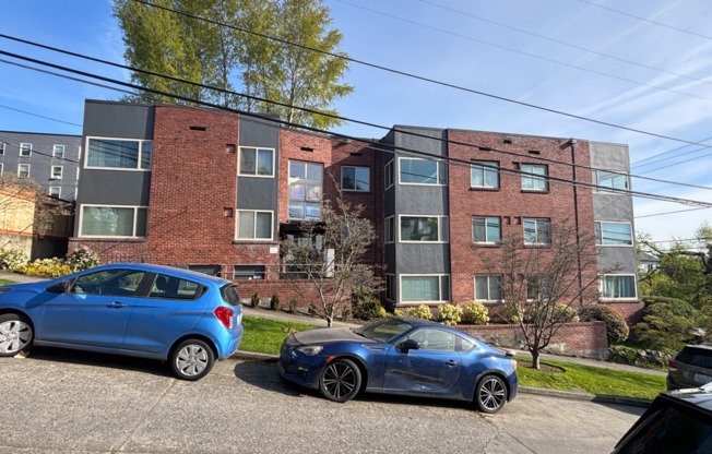 2424 E DENNY WAY