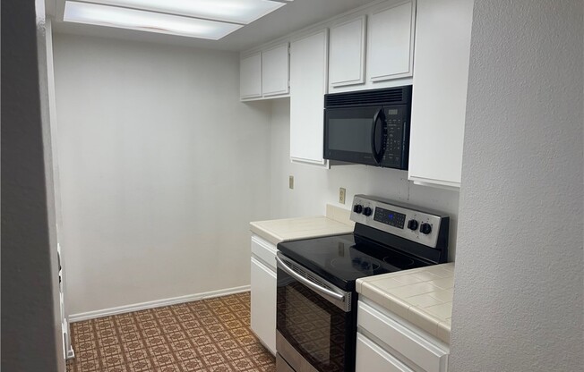 1 bed, 1 bath, 754 sqft, $2,300, Unit 902