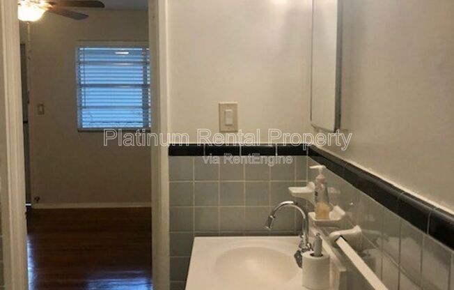 1 bed, 1 bath, 550 sqft, $1,000, Unit 6