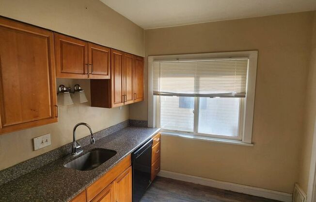 2 beds, 1 bath, 1,059 sqft, $800, Unit 491 E 114 ST - Unit 2