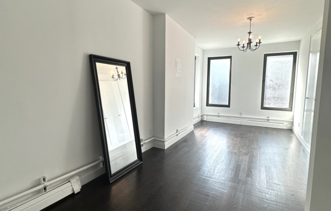 359 W 53 ST