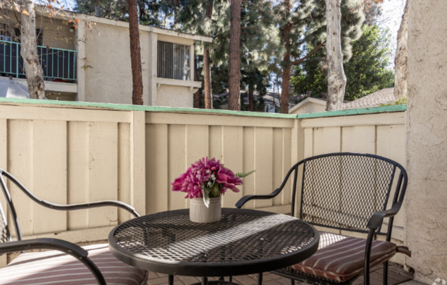 2 beds, 1 bath, 876 sqft, $2,595, Unit F112