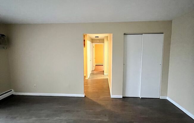 2 beds, 1 bath, $1,200, Unit Apt 4