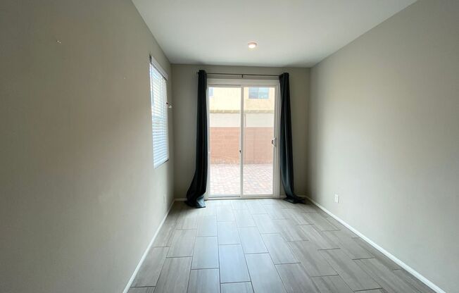 4/BD 3/BA Sleek, Spacious & Designed to Impress Home!