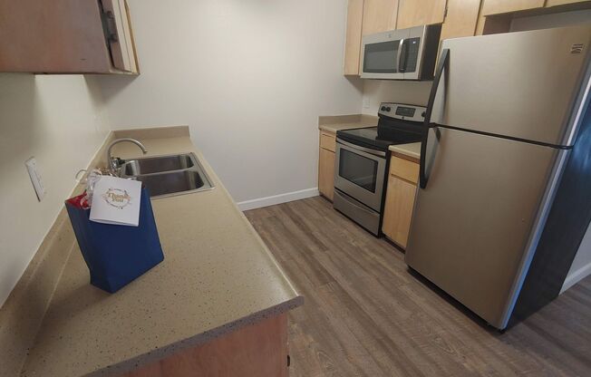 3 beds, 2 baths, 1,211 sqft, $2,005, Unit 1690-107