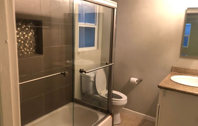 2 beds, 1 bath, 800 sqft, $2,695, Unit 644