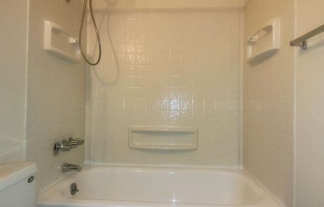 Studio, 1 bath, 355 sqft, $1,040