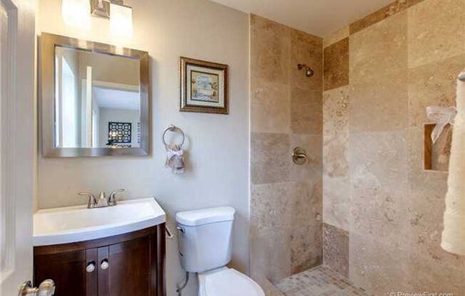 YOUR NEW HOME - IMPERIAL BEACH 3 bed / 2 bath Minutes to the beach!!