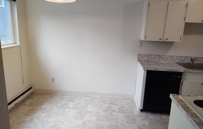 2 beds, 1 bath, 800 sqft, $1,195, Unit 3