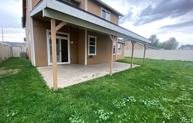 Airway Heights 3 Bed 2.5 bath + Large Rec Room Single Family Home. Available Now!