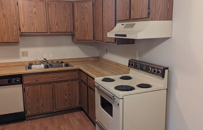 2 beds, 1 bath, 970 sqft, $1,199, Unit FB   4037