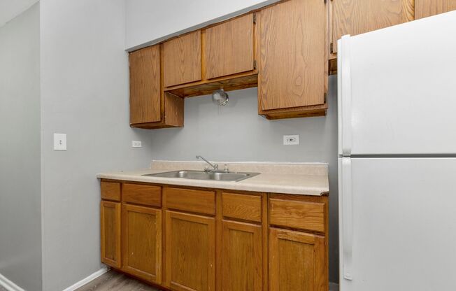 2 beds, 1 bath, 650 sqft, $1,550, Unit 4242 - 1W