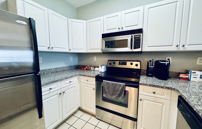 2 beds, 1.5 baths, 1,056 sqft, $2,800, Unit 102