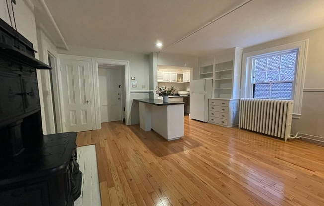 1 bed, 1 bath, 550 sqft, $2,800, Unit b