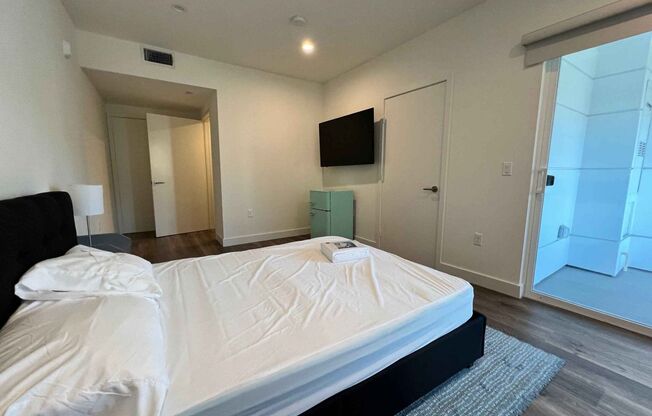 6 beds, 5 baths, 1,788 sqft, $1,600, Unit 303 - Signature Room - 2