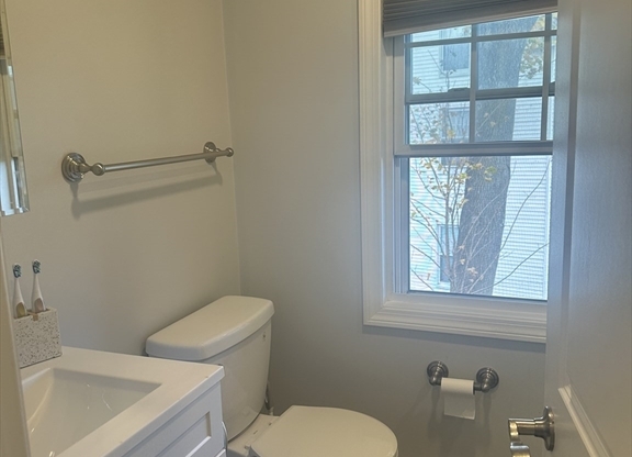 1 bed, 1 bath, 800 sqft, $2,250, Unit 3