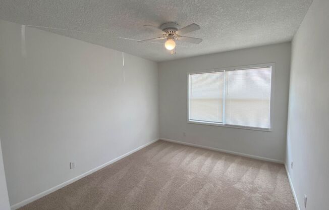 3 beds, 2.5 baths, $1,950, Unit UNIT # 126