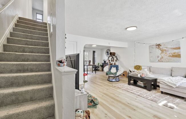 2 beds, 1 bath, 900 sqft, $1,225, Unit 136