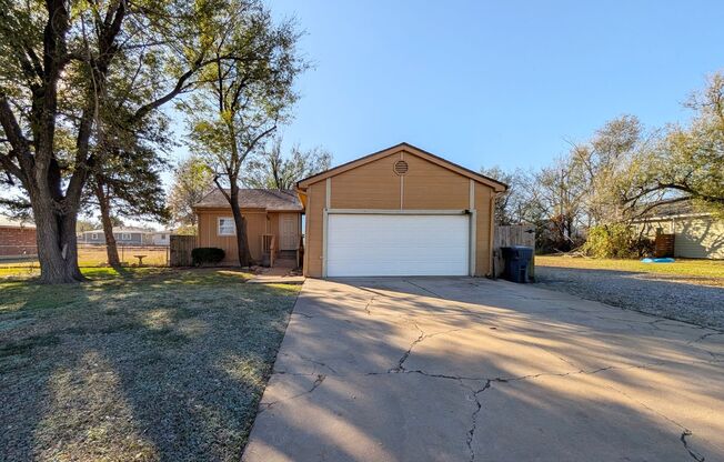 3 Bed/2 Bath Close to I35