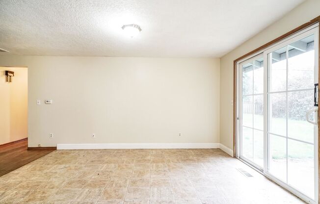 Available Beautiful Single-Level Home with Big Backyard in Tualatin! **HOLIDAY SPECIAL** 100% OFF December's rent