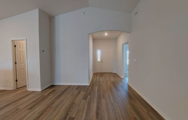 Beautiful 4 Bedroom, 2 Bathroom House