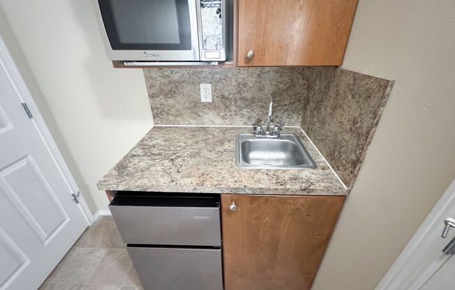 Studio, 1 bath, 137 sqft, $1,495, Unit 2E