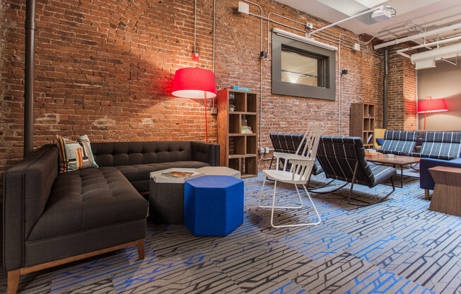 Studio, 1 bath, 289 sqft, $899, Unit 202