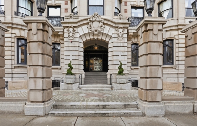 390 COMMONWEALTH AVE