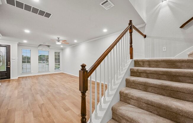 Gorgeous 4 Bedroom House With Two Primary Bedrooms!