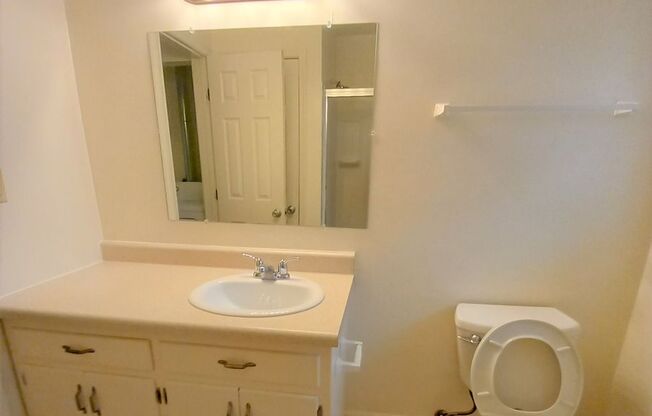 2 beds, 1 bath, 903 sqft, $1,240, Unit M-8