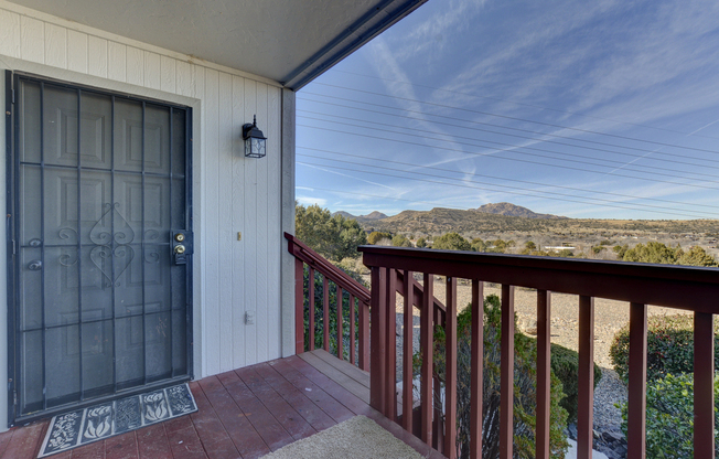 Great views from this 2X2 Montana Terrace Condo in Prescott!