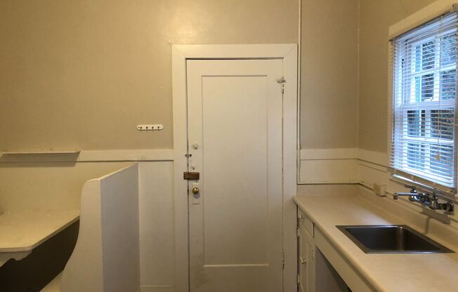 Coming Soon! Comfortable Studio on the upper floor of a lovely older building