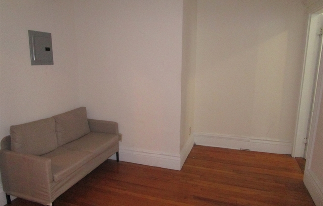64 Charlesgate E