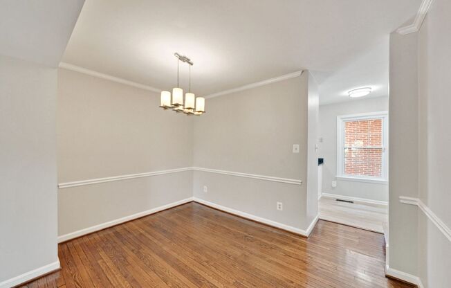 Updated // 3 Bedroom 2 Bathroom Condo // Arlington// Parking Included