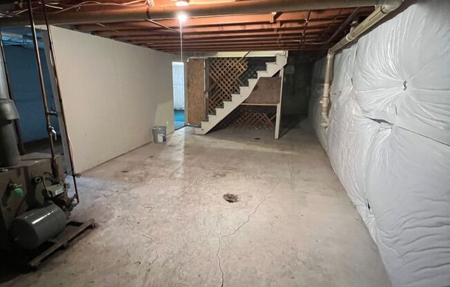 2 Bed - 1 Bath - Garage