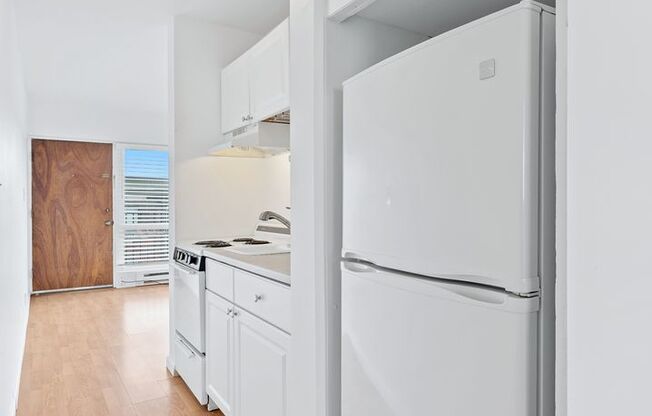Studio, 1 bath, 355 sqft, $1,275, Unit 301