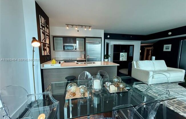2 beds, 2 baths, 1,123 sqft, $4,650, Unit 55 SE 6th St # 3302