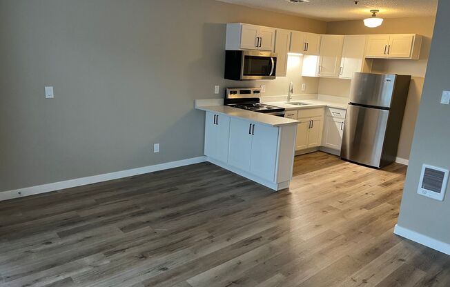 1 bed, 1 bath, 475 sqft, $1,395, Unit 14