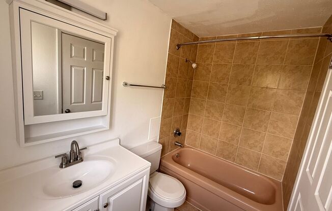 1 bed, 1 bath, 700 sqft, $1,550, Unit 212