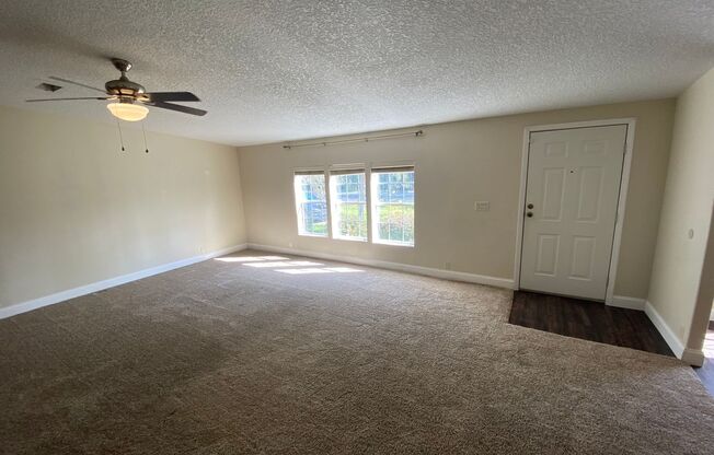 3 beds, 2 baths, $1,775, Unit # OAKLAND HLS