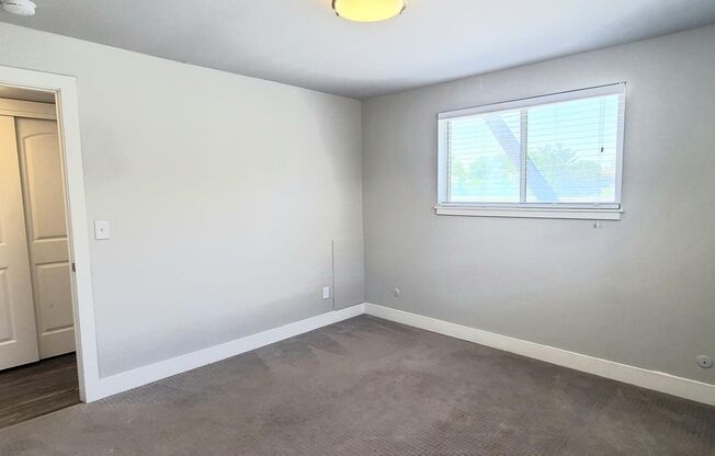 1 bed, 1 bath, 560 sqft, $1,245, Unit 33