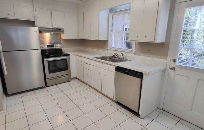 Beautiful Duplex Home Located in the Stonehaven Community!