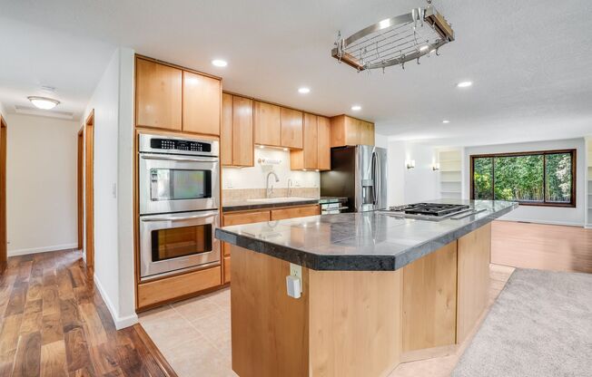 Beautiful 3 Bed, 2 Bath Rental Home in Sunnyside Neighborhood!
