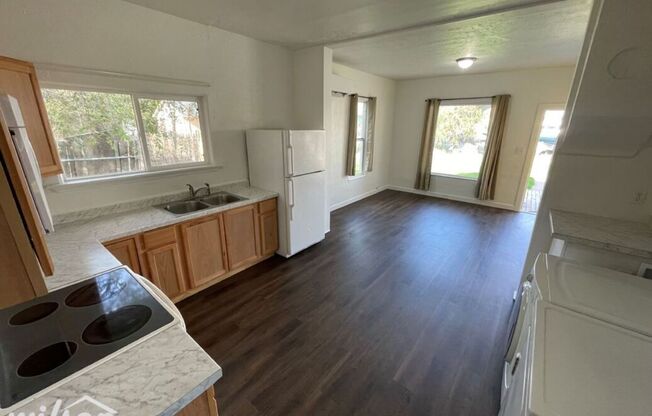 2 beds, 1 bath, $1,195