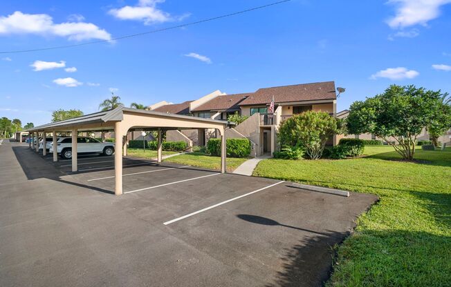 Stunning condo 3 beds 2 baths fully renovated with lake view in North Fort Myers