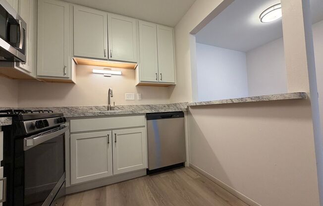 1 bed, 1 bath, $815, Unit 16