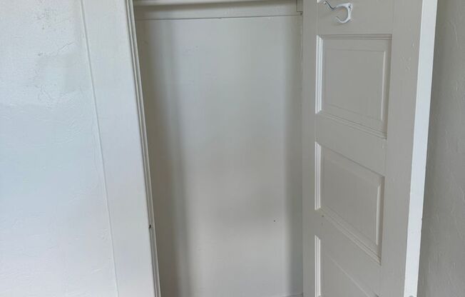 Studio, 1 bath, 250 sqft, $1,195, Unit 300
