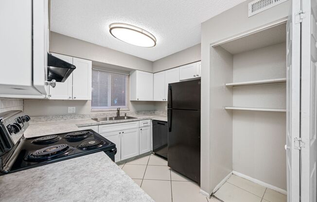 2 beds, 1 bath, 850 sqft, $1,680, Unit C112