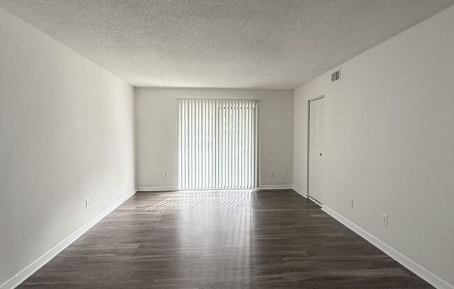2 beds, 1 bath, 800 sqft, $1,100, Unit K4