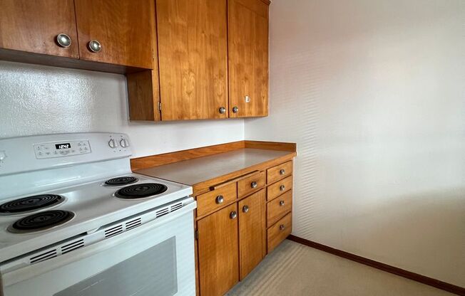 1 bed, 1 bath, 350 sqft, $995, Unit 104 Daniels Apartment